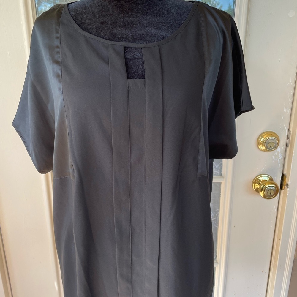 ECI New York Black Satin Blouse L Keyhole Pleated Short Sleeve